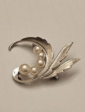 Authentic Mikimoto Akoya Pearls Brooch